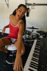 Latina musician enjoys fuck after the friend gives her cunnilingus