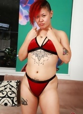 Alt Asian mom poses nude in hairy girls pictures