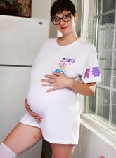 Solo hairy pussies pics of pregnant chick with glasses