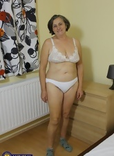 Granny Nude Posing Pictures