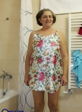 Mature Bathroom Fuck Photos