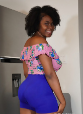 Thick Ebony Hairy Pussy Tease Pics
