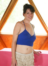 Hairy Outdoorsy Nude Milf In Blue Top Pics