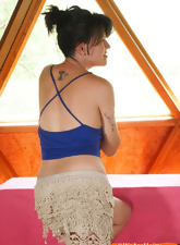 Hairy Outdoorsy Nude Milf In Blue Top Pics