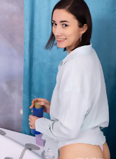 Tattooed Girl Bath Tease Hairy Pussy Pics