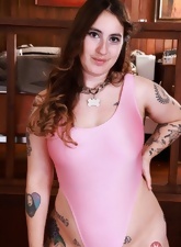 Hairy Pussy Spread And Nude Solo Pics