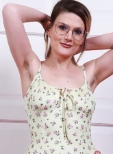 Hairy Glasses Babe Pussy Spread Pics Gallery