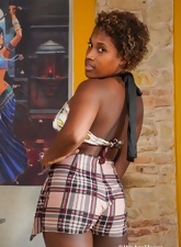 Ebony Babe Spread Pose Gallery Of Hairy Pussy