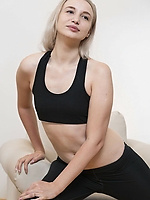 Stacy Starando likes to exercise, she does it in a black sports bra and tights, undressing you see her very hairy pussy