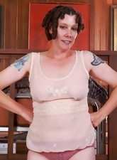Mature Nude Brunette Solo Tease Gallery
