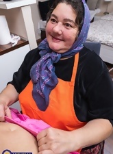 Granny Bush Pics: Mature Hairy Pussy Spread