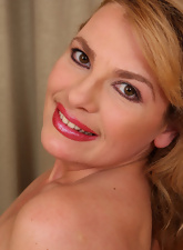 Mature Nude Milf Gallery With Natural Tits