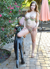 Nude Babe Tease Gallery With Hairy Pussy