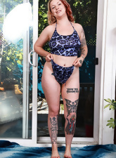 Tattooed Curvy Babe Hairy Pussy