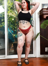 Curvy Tattooed Babe Naked Bush