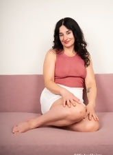 Curvy Mature Solo Nude Hairy Pussy