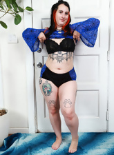 Curvy Tattooed Babe Nude Hairy Pussy