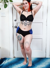 Curvy Tattooed Babe Nude Hairy Pussy