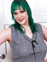 Green-haired babe naked with hairy pussy and armpit hair in raw solo tease